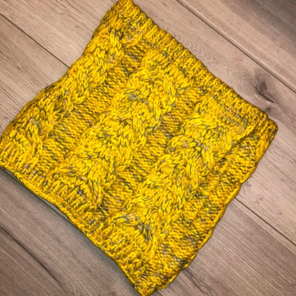 Vintage Gap Cable Knit Cowl in Raft Yellow